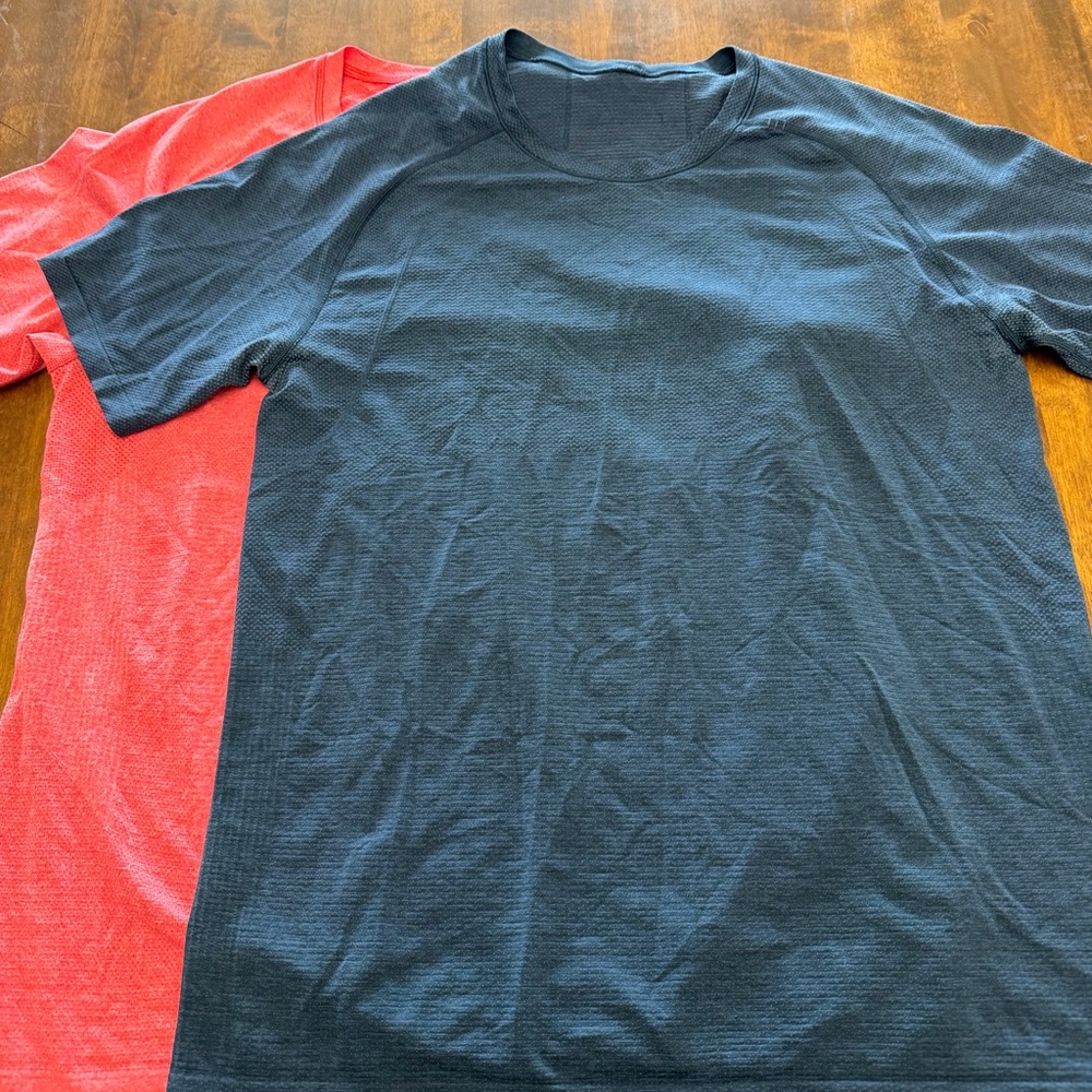 2 Men’s Lululemon Athletic Shirts Large Blue/Red Vent Tech Gym Running Sport